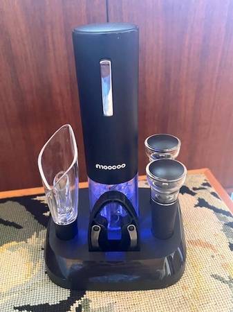 Like New! Electric Wine Opener Set with Charging Base 1