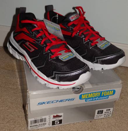 New! Boys Skechers Sneakers Size 5Y 1
