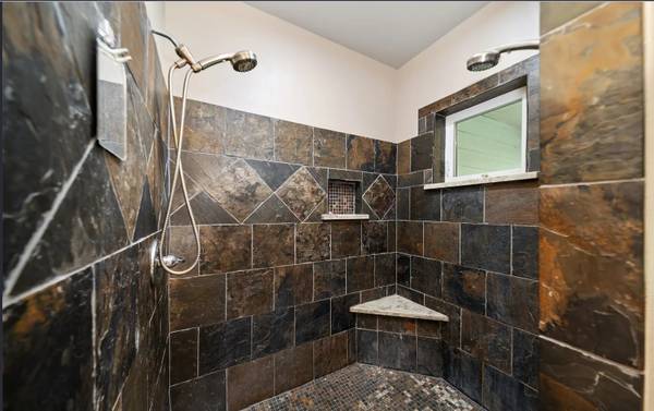 $1,250,000 / 3br - 4077ft2 - Nature Lover's Paradise | 5 Acres, Creek, Barn, Multi-Generational (Woodland)63867269702787124