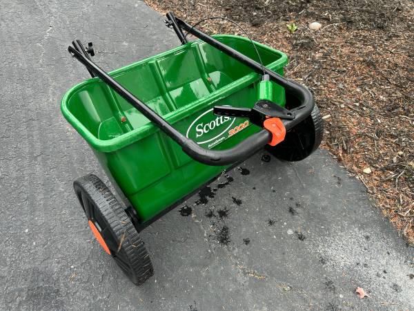 Drop Spreader 1