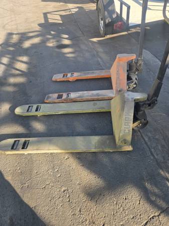 Pallet jack 1