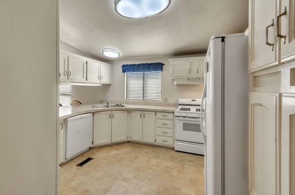 $225,000 / 2br - 1374ft2 - 1990 Maufactured Home In Senior Park + Solar + No Space Rent (RED BLUFF)63972384341251123