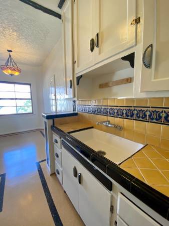 $2,893 / 1br - 900ft2 - NO SECURITY DEPOSIT+2 MONTHS FREE RENT-VINTAGE UPPER MELROSE/FAIRFAX (465 N.SPAULDING)63701186125185121