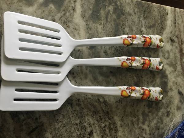 Serving plates and utensils - $2563471260460803122