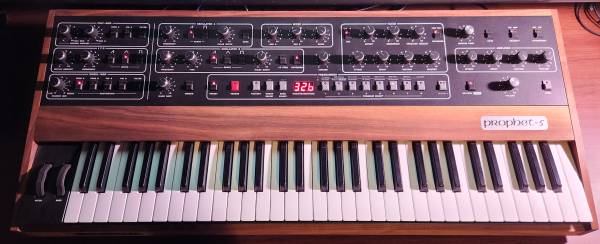 Sequential Circuits Prophet 5 - Rev 4 - Analog Polyphonic Synthesizer 1
