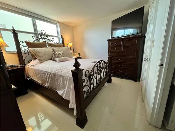 $1,050 / 2br - Move-In Ready 2BR/2BA Home (Hollywood)64051005291522120