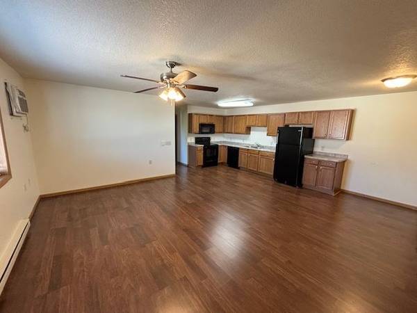 $975 / 2 habitaciones - 800 pies² - 497 E. South Ave. #7 - Disponible octubre de 2025 (Chippewa Falls, WI)63845959346305121