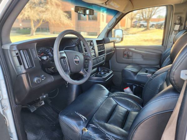 2011 GMC Savana 3500 - Photo 11