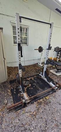 Free weights, bench, bars, squat rack 1