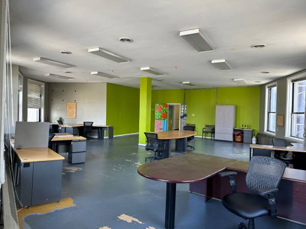 $2,300 / 900ft2 - LOFT OFFICE SPACE / WORK SPACE, ARTIST STUDIO  4554 #301 (Uptown)63960013956226122