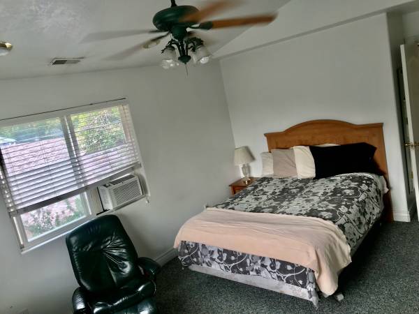 $800 / 1br - 7000ft2 - Convienient value bedroom in our shared home w/ private pool near IHC hospitol, (murray , easy  communte I-15,  bus route to schools and trax)63671058192641123