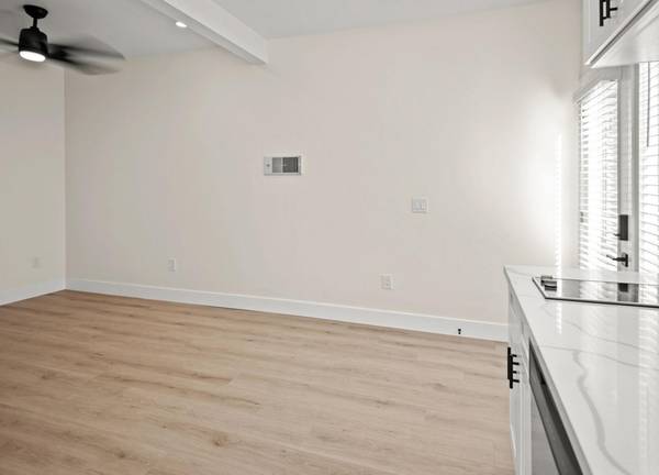 $2,695 / 2br - Central SD Upscale 2 Bed Apt + Patio/Balcony, Highly Walkable Area (San Diego)63998602760706121