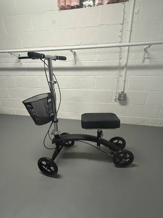 4 Wheel Knee Walker/Mobility Scooter w/Basket & Hand Brake 1