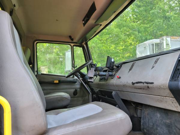 2004 Freightliner Refer Truck - Photo 2