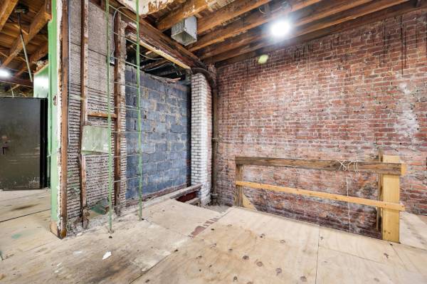$8,500 / 6000ft2 - 6000 SF Industrial / Art Flex Space 20’ Ceilings in Prime Ridgewood! (Ridgewood)63689752223875121