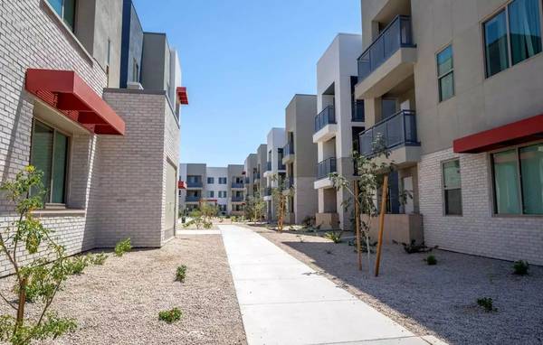 $1,212 / 1br - 657ft2 - Appreciate Value? You'll Get a Deal at Vista Ridge Apartments (Phoenix - Laveen Village Center)63623987774723122