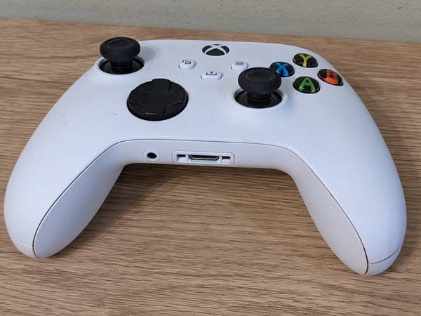 New White Xbox Controller 1