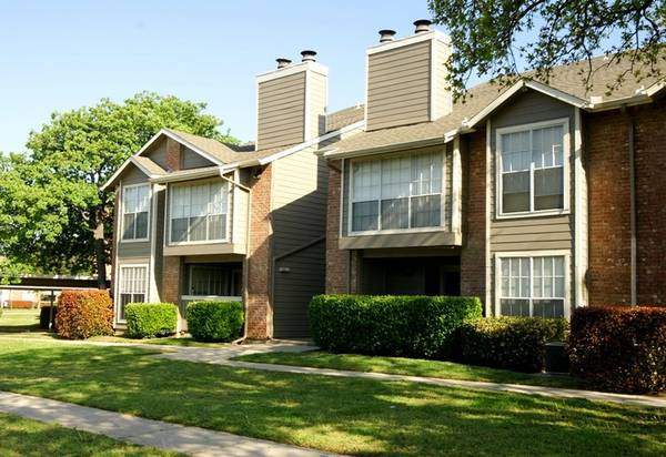 $1,000 / 1br - 658ft2 - Estacionamiento Cubierto Reservado, Programa de Referencia de Residentes, Piscinas de Agua Salada (2700 Martin Dr, Bedford, TX)63796578110337122
