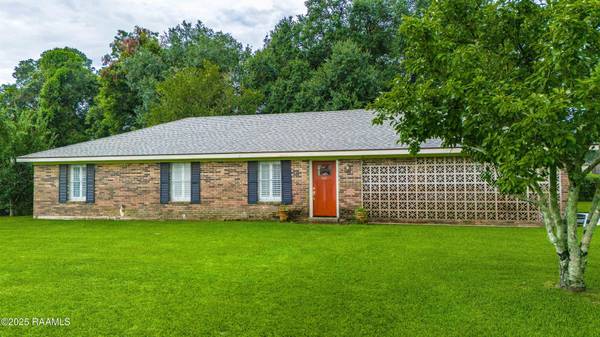 $239,000 / 3br - ¡Una casa que debe ver, que combina comodidad, espacio y carácter! (Lafayette)63857516877313120