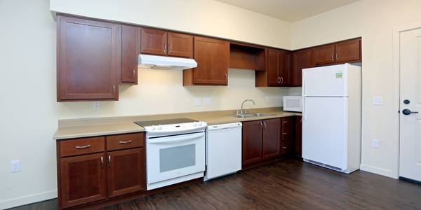 $1,198 / 1hab - 1/dor 1/ba, Sala comunitaria con cocina completa, ventanas de doble panel (6010 Tutt Blvd, Colorado Springs, CO)63686727333889120
