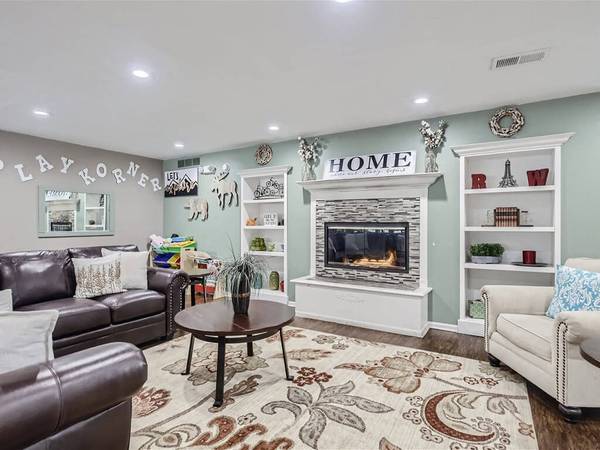 Large Closets, Billiards Room, Recycling 1