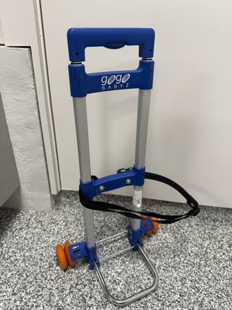 Car Seat dolly for airport 1