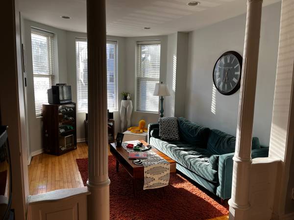 $975 / 3br - 3 BR 1 BA - Only one other roommate, extra room for studio space (Humboldt Park)63898735734786120