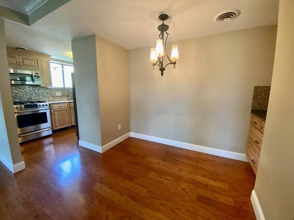 $4,000 / 2br - 936ft2 - Spacious 2BA Apt. - Coolidge Corner – Heat & Hot Water - Available Now (Brookline)64213548311425124