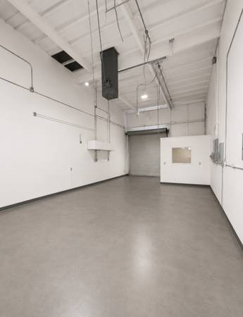 AVAILABLE NOW! WAREHOUSE W/ ROLL UP DOOR! 1