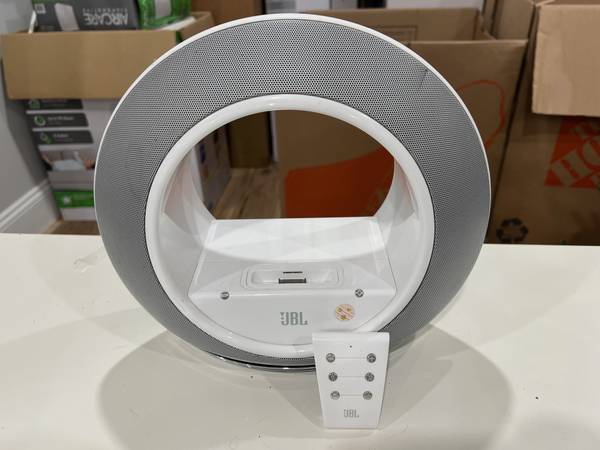 JBL Radial high-performance loudspeaker w/ remote + iphone adapter 1