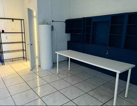 $1,000 / 500ft2 - **STORE FRONT OR OFFICE SPACE FOR RENT IN ST. PETE** (ST. PETE)64178775772418124