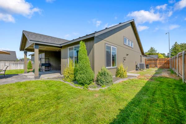 $430,000 / 4br - 1810ft2 - Stunning Newer Home with Upgrades (Kennewick)63922560955906120
