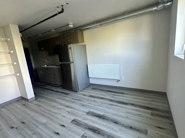 $1,199 / 279ft2 - Street Parking, Laundry Facility, Large Windows (2059 SW Park Ave, Portland, OR)63999315844738121