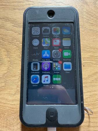 Apple iPod Touch 32GB (6th Generation) & Otter Box Hard Shell 1