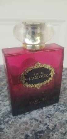 Vicky Tiel "Pour L'Amour" 3.4oz Spray Perfume Cologne (over half full) 1