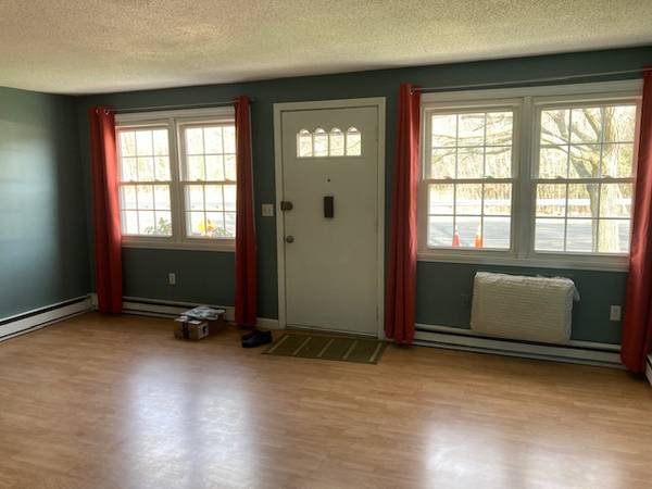 $1,850 / 2br - 1216ft2 - Well, Maintained Bi-Level Two Bedroom with Pool on Site! (Granby Road South Hadley MA)64017046585347123