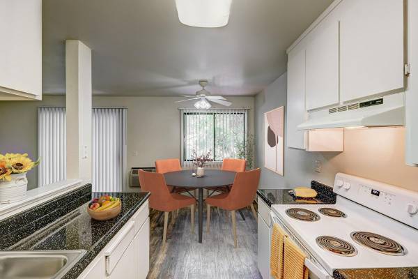 $2,035 / 1br - 634ft2 - Laundry Center, Cable/High Speed Internet Available, Private Balcony63686121519363120