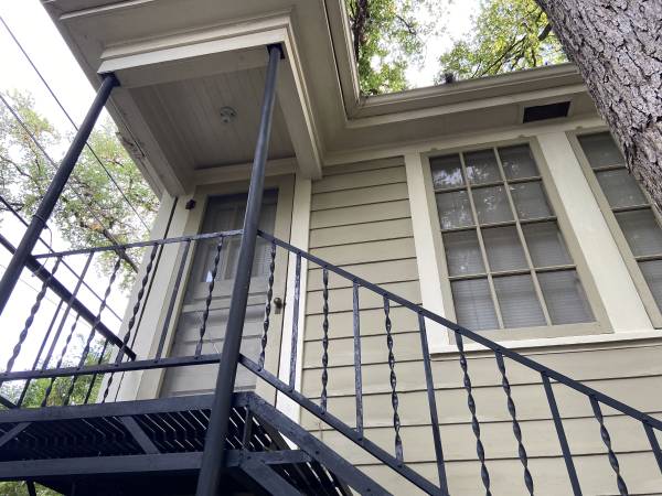 Central Austin Garage Apartment 1