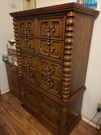 dresser and two matching end tables 1