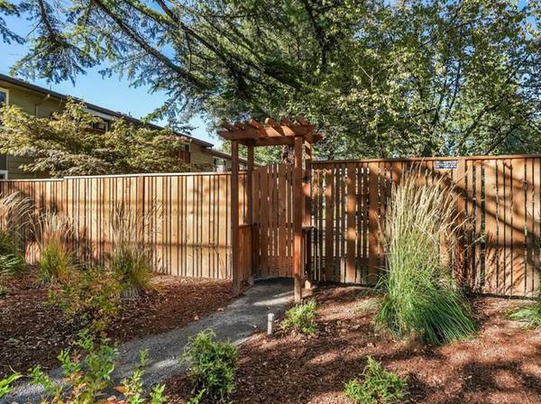 $1,895 / 3br - GET 50% OFF 1 MO - 3B - On-Site Management - Right by Greenway Park (Beaverton)63956650046210123