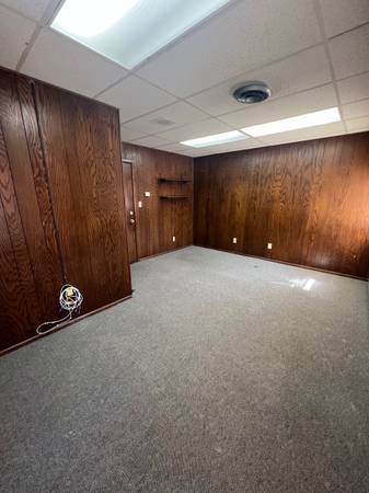 $390 / 184ft2 - Cheap Small Office in Professional Office Building!64152177312513123