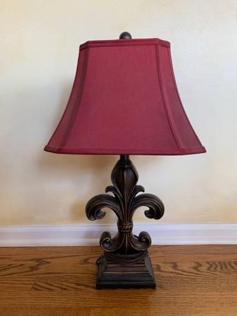 Fleur-de-lis lamp 1