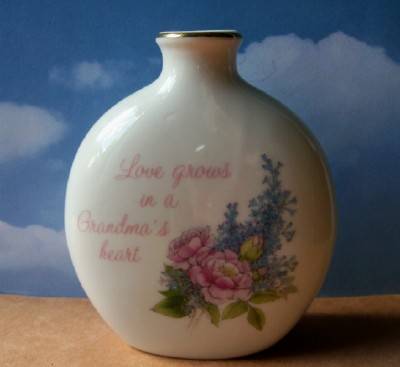 Mini Vase. Love Grows in a Grandma's Heart 1