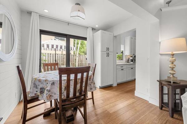 $549,900 / 2br - 1179ft2 - 2 Beds 2 Baths House (Wellington)63825130755201124