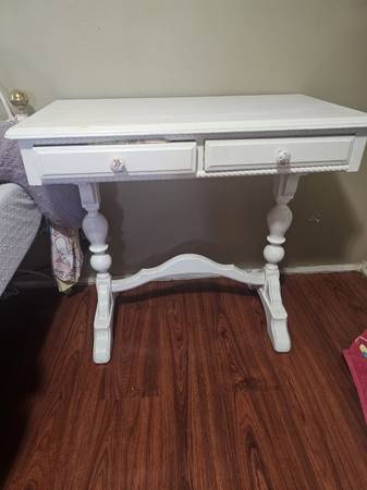 Antique Small White Desk 1
