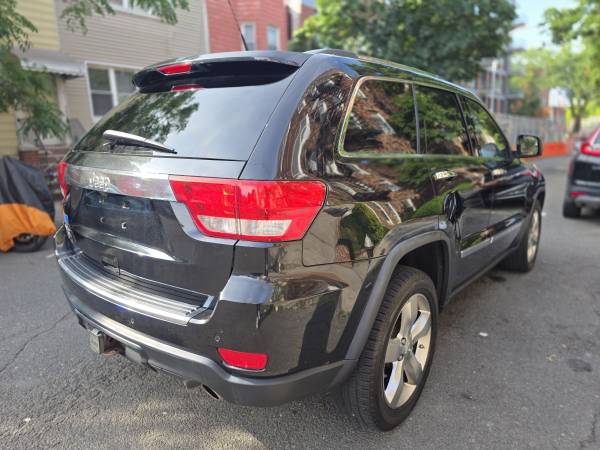 2011 JEEP GRAND CHEROKEE OVERLAND 5.7L - $6,000 (Long Island City)63614594326531124