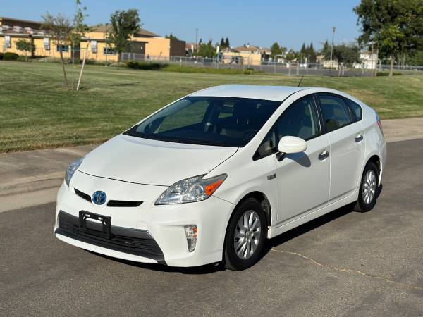 2013 Toyota Prius Plug-In Híbrido Navegación Cámara Rines de Aleación Emisiones - $10,950 (Sacramento)63617821189379122