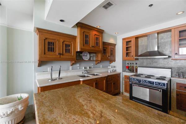 $5,000 / 2br - 960ft2 - Penthouse - Ocean View for short-term in South Beach (Miami Beach)63825138119171123