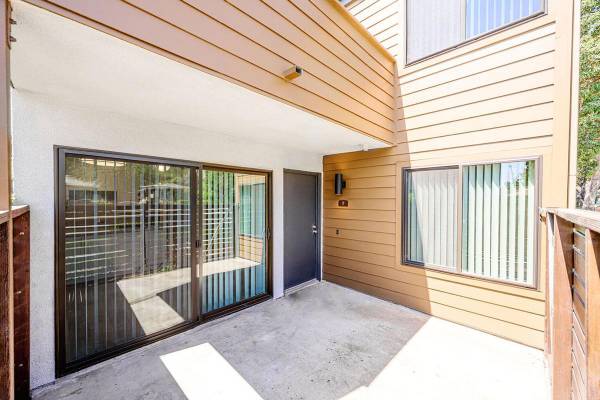 $3,410 / 3br - 1350ft2 - Pet Stations, Spacious Closets, Friendly On-Site Staff (Claremont)64028084132609123