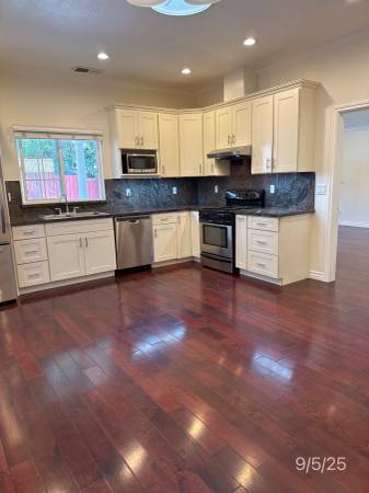 $2,850 / 1br - 800ft2 - n law suite for rent (saratoga)63668095446017121